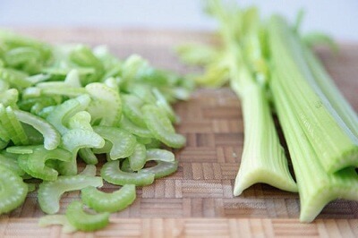 Салат из зелени сельдерея