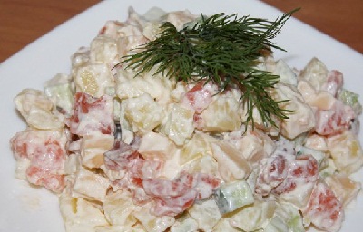 Салат из рыбы и картофеля и яиц